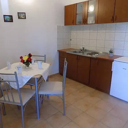 Apartment 11 Lopar
